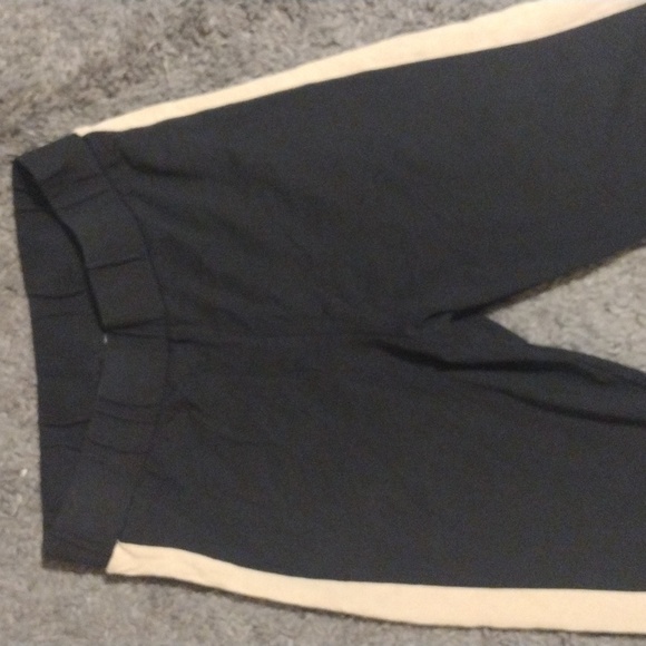 💜5/$25💜 NWOT Stretch Pants Size Med - Picture 2 of 3